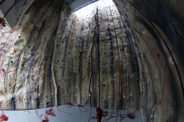  Indoor climbing learning area